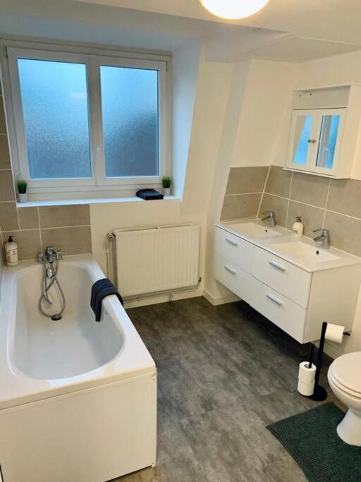 Maison 3 Chambres - 600M Metro Marbrerie - Lille モン＝ザン＝バルール エクステリア 写真